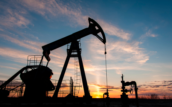 Цена нефти Brent упала ниже $100 за баррель впервые с 7 июля0