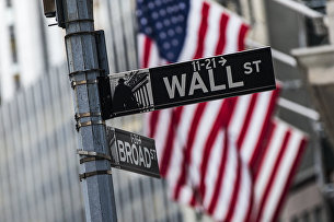 Информационный указатель на Уолл-стрит в Нью-Йорке0