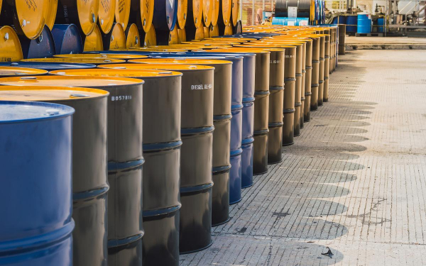 Цена нефти Brent опустилась ниже $81 за баррель впервые с 24 мая0