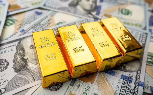 Цена золота впервые в истории превысила $2550 за унцию0